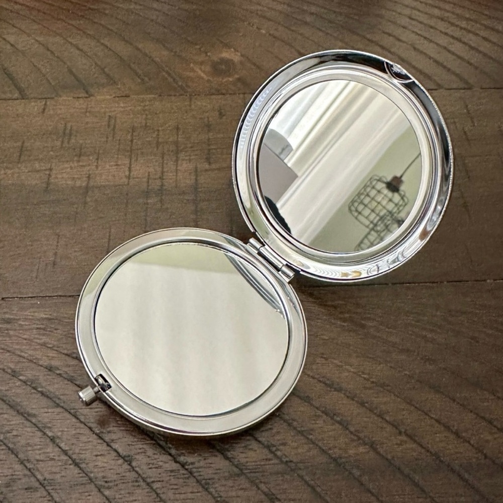 Compact Mirror In Silver New - Picture 2 of 3